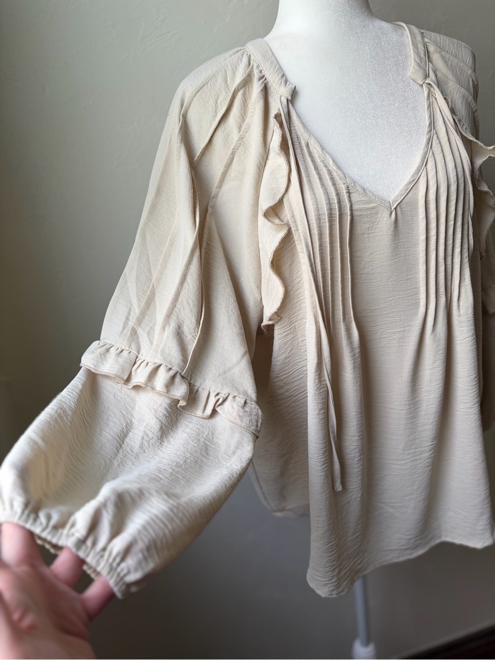 Easel Ivory Ruffle Tie-Front V-Neck Boho Tunic Blouse Size L - Picture 4 of 8